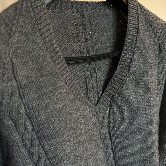 Vintage hand knit wool V-neck cable sweater - L - Picture 3 of 4